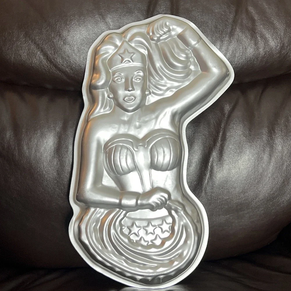 Vintage Wilton Wonder Women 1978 Retired DC Comics Birthday Cake Pan‎ Mold